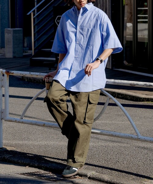 FREAK'S STORE（フリークスストア）の「限定展開 Relax Fit リラックスフィット S/S レギュラーカラーシャツ（シャツ/ブラウス・メンズ・ベージュ/ブルー系その他/サックスブルー/オリーブ/ブラック/チャコールグレー/ホワイト系その他/ホワイト・SMALL/LARGE/MEDIUM）」の19枚目の写真