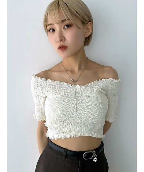 EMODA(エモダ)の「フィットクロスバンドトップ(Tシャツ/カットソー・レディース・ブラック/アイボリー/その他/ブルー・FREE)」の2枚目の写真