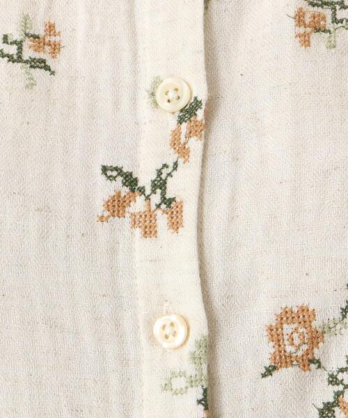 one'sterrace(ワンズテラス)の「花柄クロスステッチ刺繍 前開きブラウス(シャツ/ブラウス・レディース・アイボリー系8/サックスブルー系8・02)」の12枚目の写真