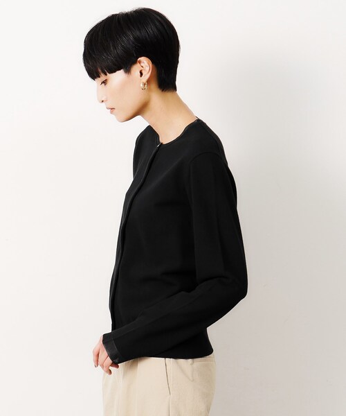 OPAQUE.CLIP（オペークドットクリップ）の「◆UV ネックシアークルーニットカーディガン【洗濯機洗い可】（カーディガン/ボレロ・レディース・ダークブラウン/ブラック/ブルー・40/42/38）」の17枚目の写真