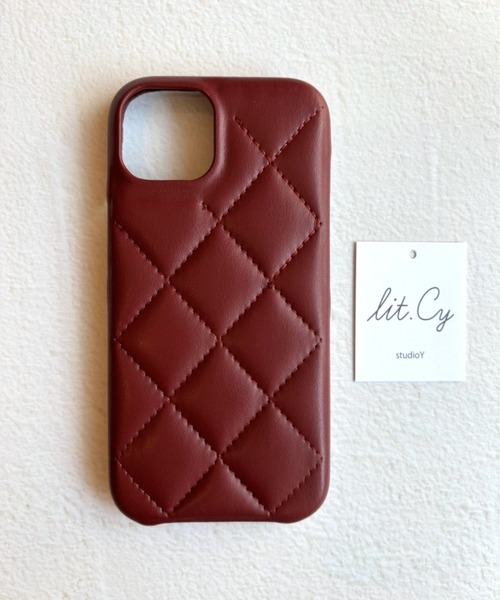 lit.Cy(リットシー)の「合成皮革 キルティング スマホケース iPhoneケース(スマホケース/カバー・レディース・ブラック/レッド/ベージュ/カーキ・iPhone 12/12 Pro/iPhone 13/14/iPhone 13 Pro/iPhone 14 Pro/iPhone 15 Pro/iPhone 15/iPhone 16/iPhone 16 Pro)」の4枚目の写真