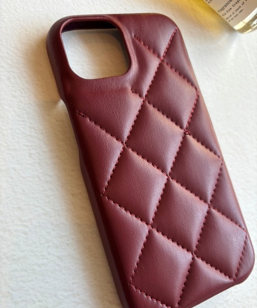 lit.Cy(リットシー)の「合成皮革 キルティング スマホケース iPhoneケース(スマホケース/カバー・レディース・ブラック/レッド/ベージュ/カーキ・iPhone 12/12 Pro/iPhone 13/14/iPhone 13 Pro/iPhone 14 Pro/iPhone 15 Pro/iPhone 15/iPhone 16/iPhone 16 Pro)」の8枚目の写真