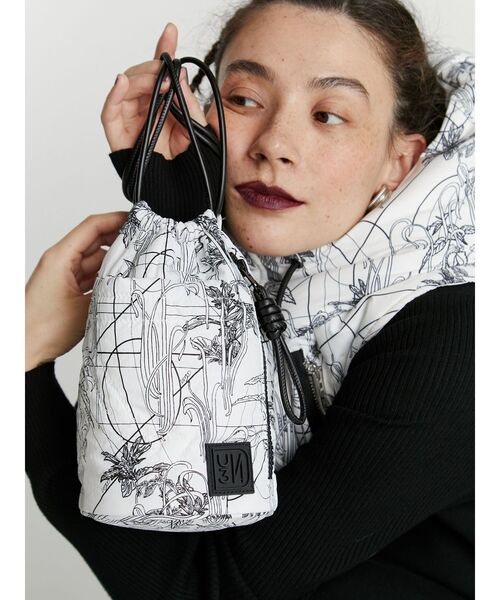 UN3D. 　ラインフラワーパデッドショートベスト UN3D.（アンスリード）の「LINE FLOWER QUILTING PURSE / ライン