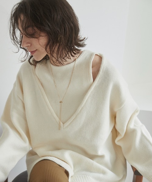ANGIE(アンジー)の「フェイクレイヤードVネックニット(ニット/セーター・レディース・アイボリー/ブラック/ダークグレー/ベージュ/ブラウン・FREE)」の11枚目の写真