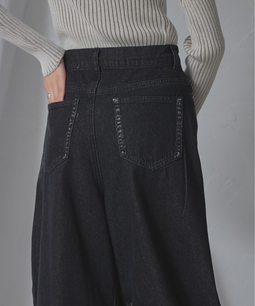 each（イーチ）の「箔ペイントカーブデニム（デニムパンツ・レディース・ライトブルー/ブラック・FREE）」の3枚目の写真