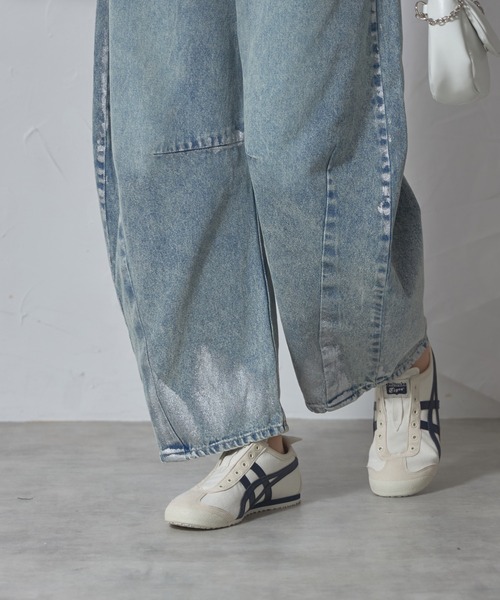 each（イーチ）の「箔ペイントカーブデニム（デニムパンツ・レディース・ライトブルー/ブラック・FREE）」の14枚目の写真