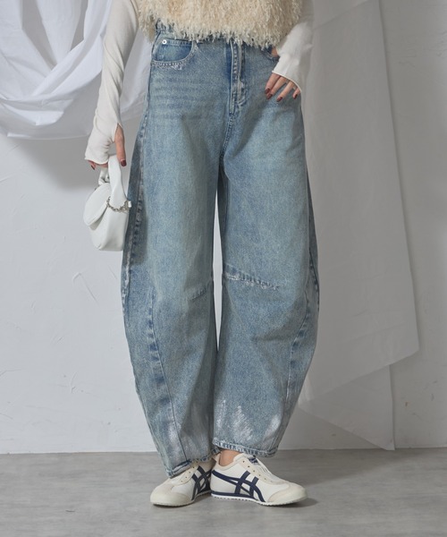 each（イーチ）の「箔ペイントカーブデニム（デニムパンツ・レディース・ライトブルー/ブラック・FREE）」の11枚目の写真