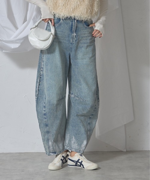 each（イーチ）の「箔ペイントカーブデニム（デニムパンツ・レディース・ライトブルー/ブラック・FREE）」の8枚目の写真