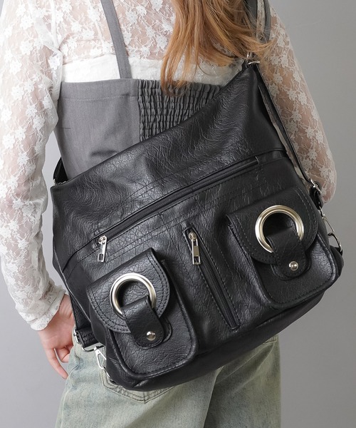 SPINNS（スピンズ）の「【2WAY】2ポケット合皮ショルダーバッグ/リュック（ショルダーバッグ・レディース・ホワイト/ブラック・ONESIZE）」の16枚目の写真