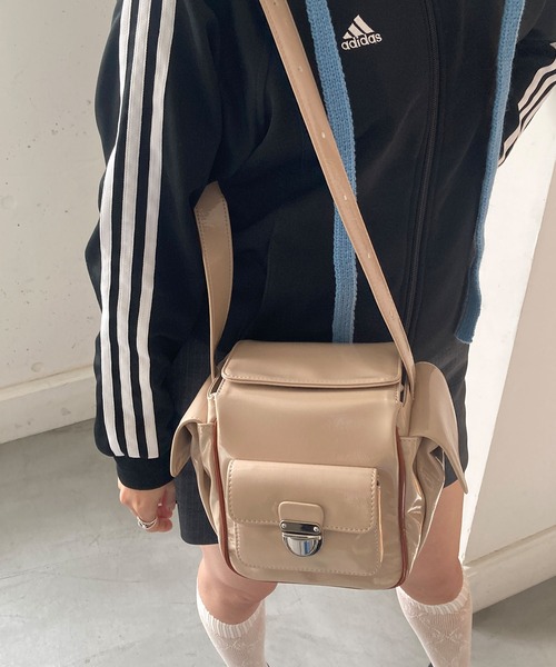 ELLEgirl(エルガール)の「キューブポケットminiバッグ【Casselini 】(ショルダーバッグ・レディース・シルバー/ベージュ・FREE)」の2枚目の写真