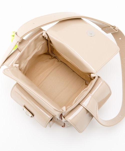 ELLEgirl(エルガール)の「キューブポケットminiバッグ【Casselini 】(ショルダーバッグ・レディース・シルバー/ベージュ・FREE)」の5枚目の写真