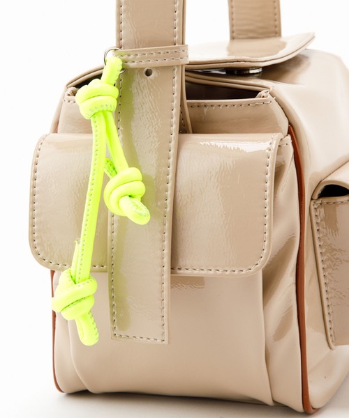 ELLEgirl(エルガール)の「キューブポケットminiバッグ【Casselini 】(ショルダーバッグ・レディース・シルバー/ベージュ・FREE)」の4枚目の写真