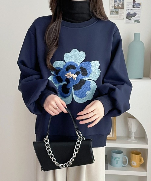 ECLIN(エクラン)の「花柄刺繍裏起毛スウェットプルオーバー(スウェット・レディース・ベージュ/ブラック/ネイビー・M/XL/L)」の3枚目の写真