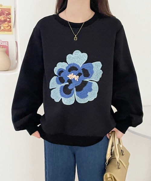 ECLIN(エクラン)の「花柄刺繍裏起毛スウェットプルオーバー(スウェット・レディース・ベージュ/ブラック/ネイビー・M/XL/L)」の2枚目の写真