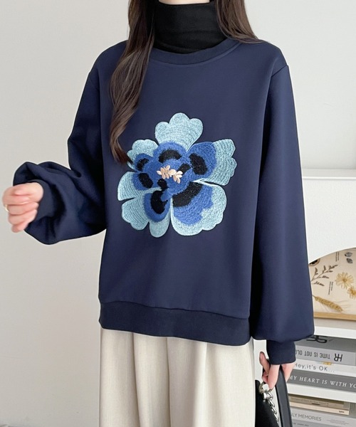 ECLIN(エクラン)の「花柄刺繍裏起毛スウェットプルオーバー(スウェット・レディース・ベージュ/ブラック/ネイビー・M/XL/L)」の13枚目の写真