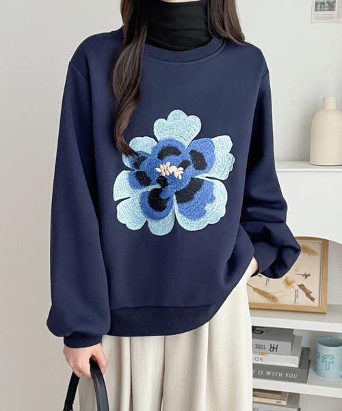 ECLIN(エクラン)の「花柄刺繍裏起毛スウェットプルオーバー(スウェット・レディース・ベージュ/ブラック/ネイビー・M/XL/L)」の14枚目の写真