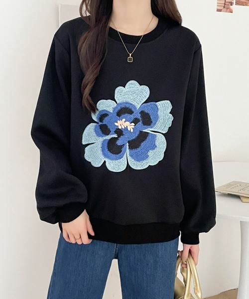 ECLIN(エクラン)の「花柄刺繍裏起毛スウェットプルオーバー(スウェット・レディース・ベージュ/ブラック/ネイビー・M/XL/L)」の5枚目の写真