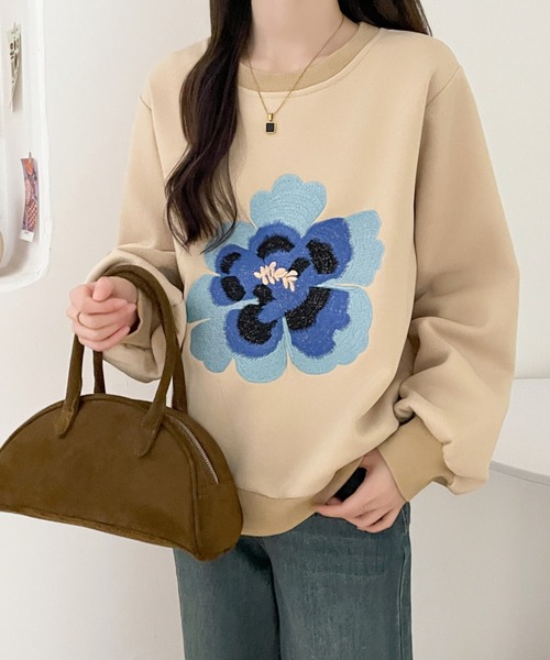ECLIN(エクラン)の「花柄刺繍裏起毛スウェットプルオーバー(スウェット・レディース・ベージュ/ブラック/ネイビー・M/XL/L)」の7枚目の写真