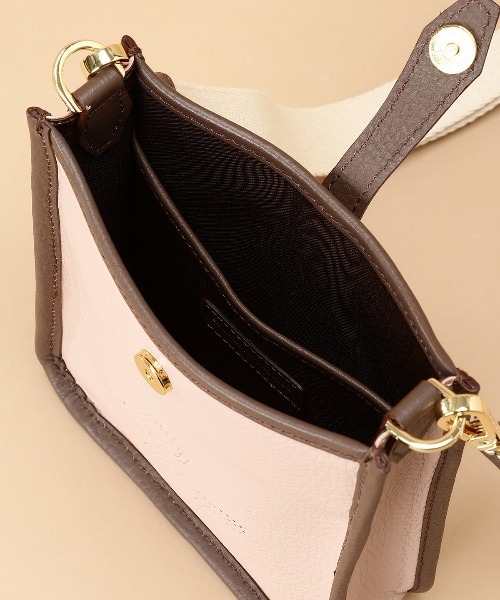 Samantha Thavasa(サマンサタバサ)の「パンチングデザイン スクエアショルダーバッグ(ショルダーバッグ・レディース・ピンクベージュ・FREE)」の5枚目の写真