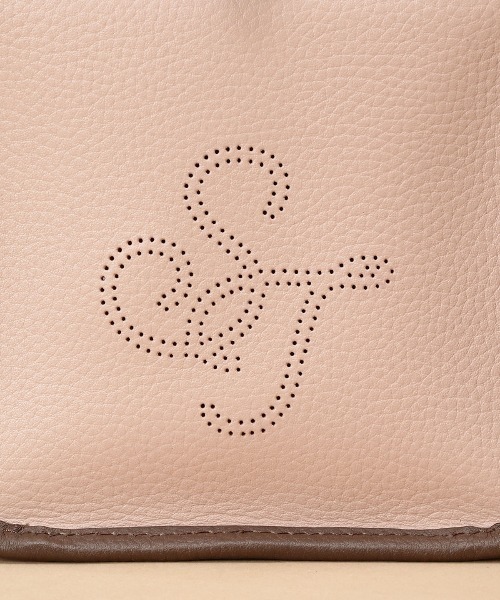 Samantha Thavasa(サマンサタバサ)の「パンチングデザイン スクエアショルダーバッグ(ショルダーバッグ・レディース・ピンクベージュ・FREE)」の6枚目の写真