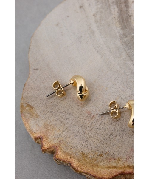 AZUL by moussy(アズールバイマウジー)の「メタルレイヤードプチピアス(ピアス(両耳用)・レディース・シルバー/ゴールド系その他・FREE)」の6枚目の写真