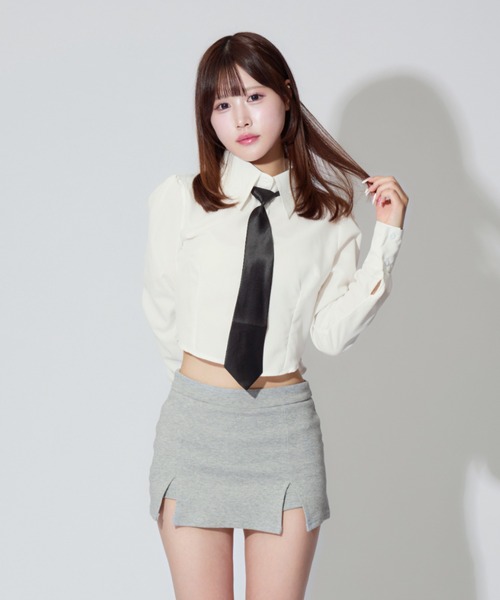 ALLuRing ChaRm(アリュリングチャーム)の「short shirt & Tie Set / ショート丈シャツ&ネクタイ 2点セット(シャツ/ブラウス・レディース・ホワイト/ブルー・FREE)」の2枚目の写真