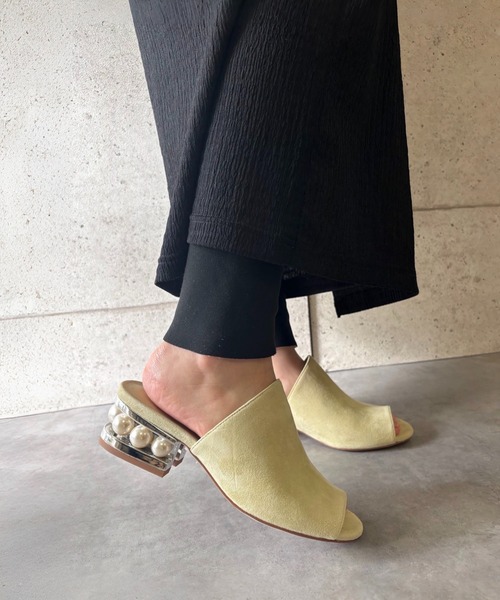 Jeffrey Campbell(ジェフリーキャンベル)の「スエードパールヒールサンダル(サンダル・レディース・グレイッシュベージュ/ターコイズブルー/ワイン/ブラック/イエロー・36/37/38/35/39)」の13枚目の写真