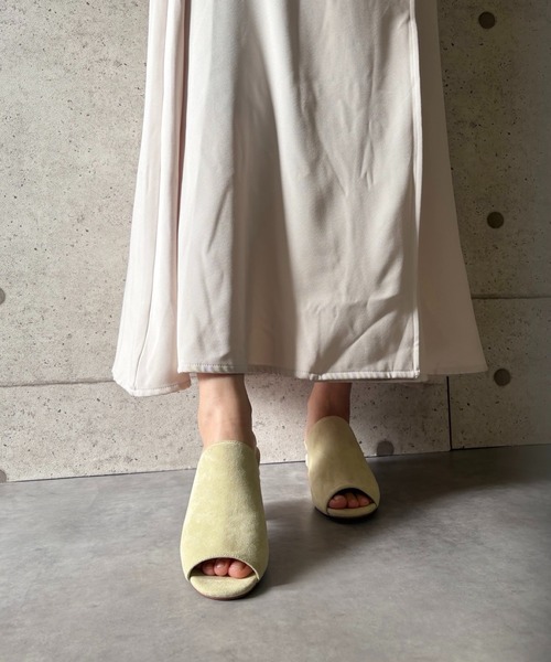 Jeffrey Campbell(ジェフリーキャンベル)の「スエードパールヒールサンダル(サンダル・レディース・グレイッシュベージュ/ターコイズブルー/ワイン/ブラック/イエロー・36/37/38/35/39)」の17枚目の写真