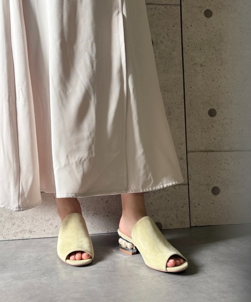 Jeffrey Campbell(ジェフリーキャンベル)の「スエードパールヒールサンダル(サンダル・レディース・グレイッシュベージュ/ターコイズブルー/ワイン/ブラック/イエロー・36/37/38/35/39)」の18枚目の写真