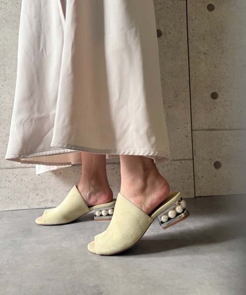 Jeffrey Campbell(ジェフリーキャンベル)の「スエードパールヒールサンダル(サンダル・レディース・グレイッシュベージュ/ターコイズブルー/ワイン/ブラック/イエロー・36/37/38/35/39)」の20枚目の写真