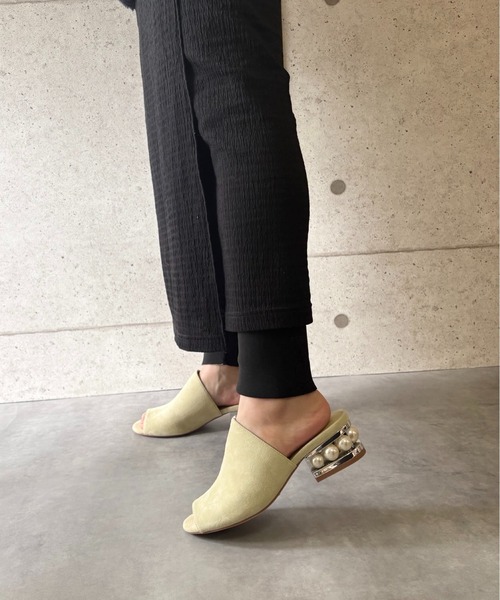 Jeffrey Campbell(ジェフリーキャンベル)の「スエードパールヒールサンダル(サンダル・レディース・グレイッシュベージュ/ターコイズブルー/ワイン/ブラック/イエロー・36/37/38/35/39)」の22枚目の写真