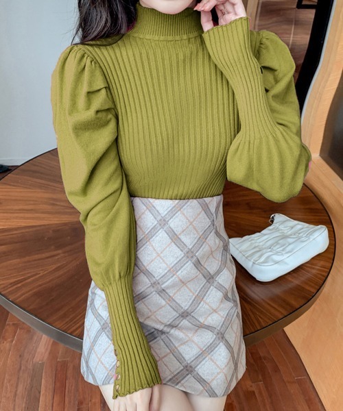 Miniministore(ミニミニストア)の「ボトルネックニットトップス 袖口金ボタン(ニット/セーター・レディース・ブラウン/ダークベージュ/レッド/グリーン/オフホワイト/ライトベージュ/ブラック/グレー・FREE)」の7枚目の写真