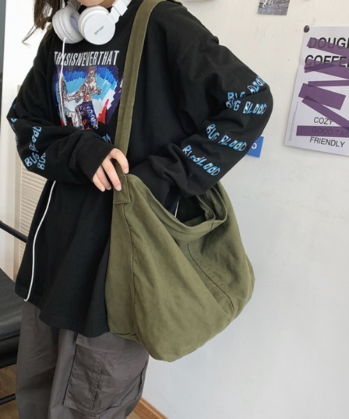 SHEPP(シープ)の「【A4サイズ対応可】大容量ワンショルダーバッグ / マザーズバッグ / 旅行(ショルダーバッグ・レディース・グリーン/アイボリー/パープル/ブラック・F)」の4枚目の写真