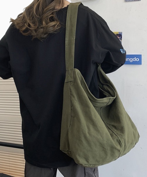 SHEPP(シープ)の「【A4サイズ対応可】大容量ワンショルダーバッグ / マザーズバッグ / 旅行(ショルダーバッグ・レディース・グリーン/アイボリー/パープル/ブラック・F)」の9枚目の写真