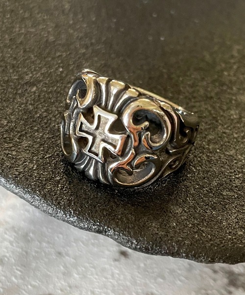 SPINNS（スピンズ）の「ヴィンテージライクシルバーリング/クロス（リング・メンズ・シルバー・9）」の2枚目の写真