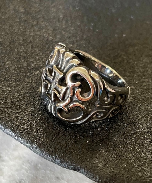 SPINNS（スピンズ）の「ヴィンテージライクシルバーリング/クロス（リング・メンズ・シルバー・9）」の4枚目の写真