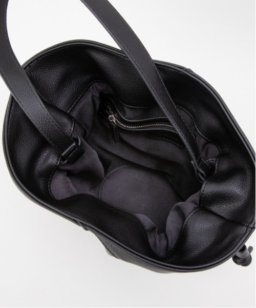 LE VERNIS（ル・ベルニ）の「LE VERNIS(ル・ベルニ)Flare drawstring bag（ハンドバッグ・レディース・ブラック/ライトグレー・FREE）」の3枚目の写真