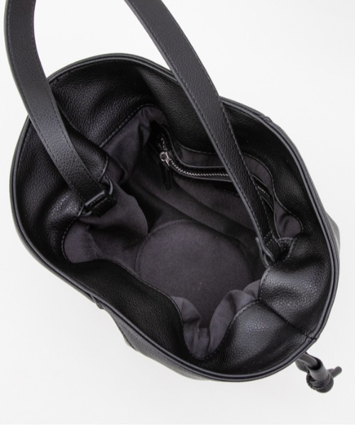 LE VERNIS（ル・ベルニ）の「LE VERNIS(ル・ベルニ)Flare drawstring bag（ハンドバッグ・レディース・ブラック/ライトグレー・FREE）」の4枚目の写真