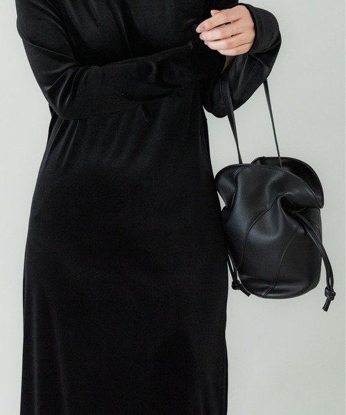 LE VERNIS（ル・ベルニ）の「LE VERNIS(ル・ベルニ)Flare drawstring bag（ハンドバッグ・レディース・ブラック/ライトグレー・FREE）」の19枚目の写真