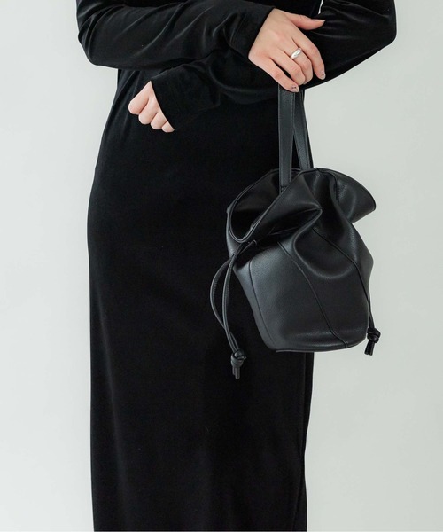 LE VERNIS（ル・ベルニ）の「LE VERNIS(ル・ベルニ)Flare drawstring bag（ハンドバッグ・レディース・ブラック/ライトグレー・FREE）」の20枚目の写真