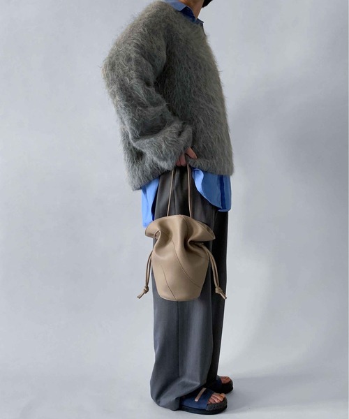 LE VERNIS（ル・ベルニ）の「LE VERNIS(ル・ベルニ)Flare drawstring bag（ハンドバッグ・レディース・ブラック/ライトグレー・FREE）」の17枚目の写真