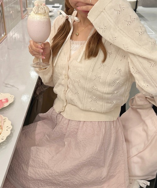 apres jour(アプレジュール)の「リボン透かし編みニットカーディガン(カーディガン/ボレロ・レディース・ベビーピンク/アイボリー/ライトブルー/オレンジ/ラベンダー・フリー/X-LARGE)」の6枚目の写真