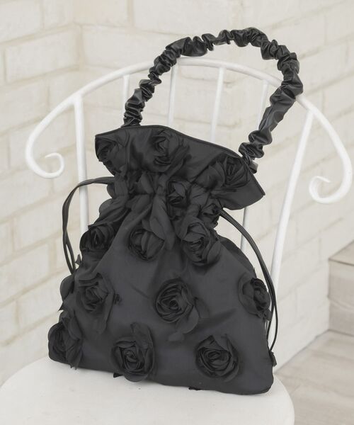 ems excite（エムズエキサイト）の「バラモチーフトートBAG（ショルダーバッグ・レディース・アイボリー/ブラック・ONE SIZE）」の2枚目の写真