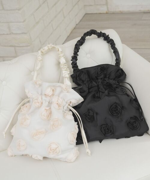 ems excite（エムズエキサイト）の「バラモチーフトートBAG（ショルダーバッグ・レディース・アイボリー/ブラック・ONE SIZE）」の3枚目の写真