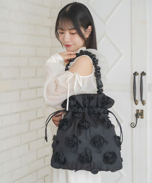 ems excite（エムズエキサイト）の「バラモチーフトートBAG（ショルダーバッグ・レディース・アイボリー/ブラック・ONE SIZE）」の7枚目の写真