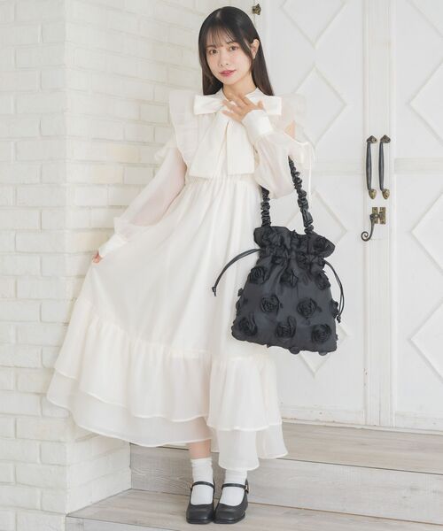 ems excite（エムズエキサイト）の「バラモチーフトートBAG（ショルダーバッグ・レディース・アイボリー/ブラック・ONE SIZE）」の8枚目の写真