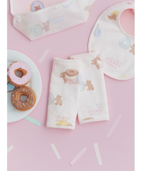 gelato pique(ジェラートピケ)の「【BABY】ドーナツベア柄サッキングパッド(抱っこ紐/ベルトカバー/スリング・キッズ・クリーム/ピンク・FREE)」の1枚目の写真