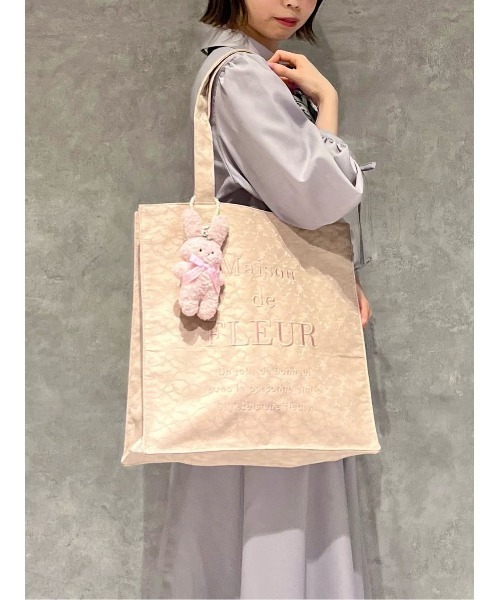 Maison de FLEUR（メゾンドフルール）の「FLEURフェアリーパールチャーム（チャーム・レディース・サックスブルー/オフホワイト/ピンク・FREE）」の5枚目の写真