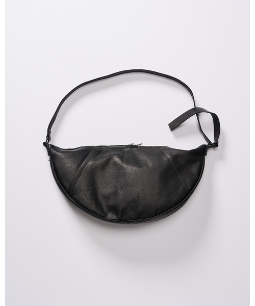 wjk(ダヴルジェイケイ)の「big crescent moon bag(ショルダーバッグ・メンズ・ブラック・FREE)」の2枚目の写真