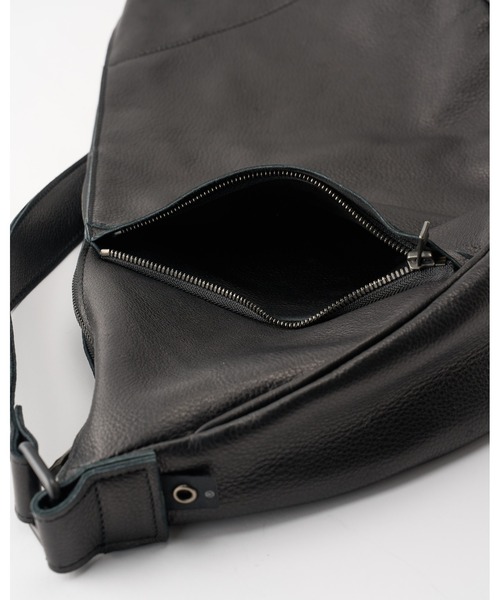 wjk(ダヴルジェイケイ)の「big crescent moon bag(ショルダーバッグ・メンズ・ブラック・FREE)」の3枚目の写真